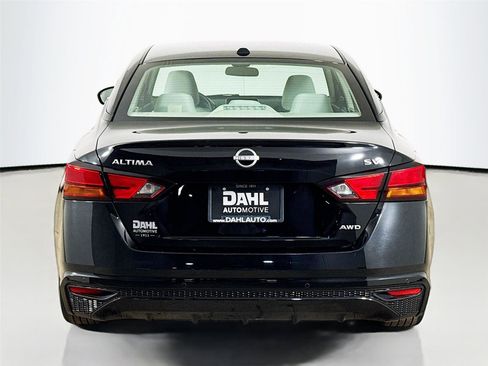 Used 2024 Nissan Altima 2.5 SV AWD/4WD image 12