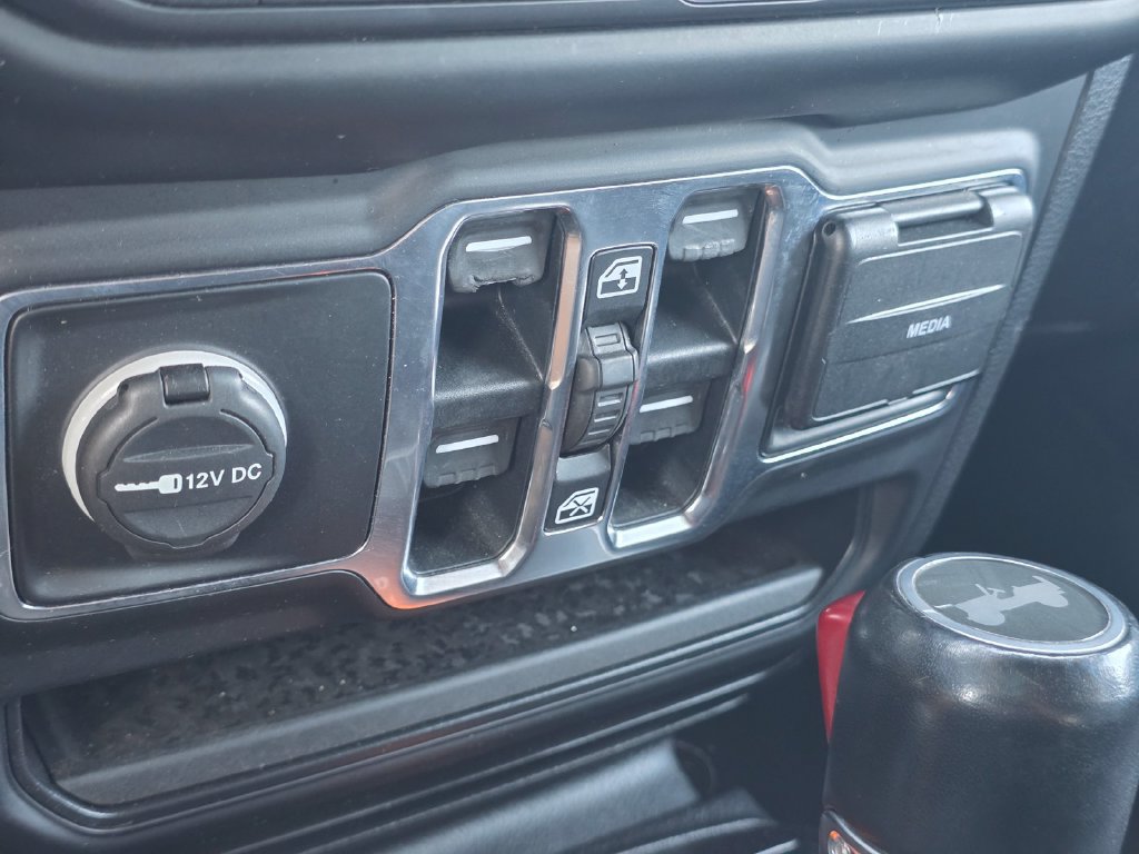 Used 2020 Jeep Wrangler Unlimited Sahara AWD/4WD image 31
