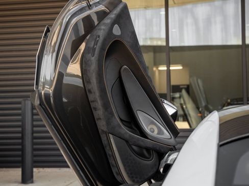 Used 2016 McLaren 570S Coupe RWD image 27