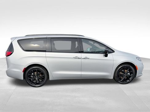 New 2026 Chrysler Pacifica Select w/ S Appearance Package FWD image 9