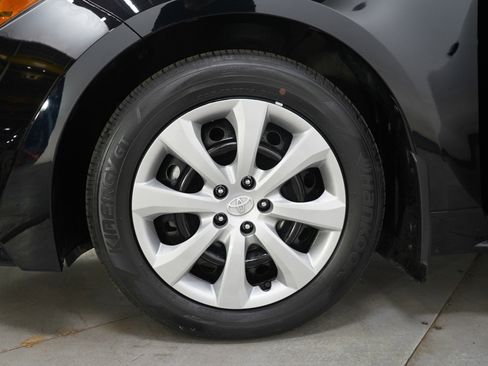 Used 2025 Toyota Corolla LE image 27