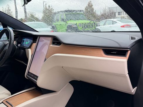 Used 2020 Tesla Model X Performance image 30