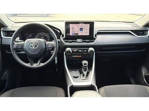 Used 2024 Toyota RAV4 LE AWD/4WD image 18