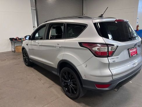 Used 2018 Ford Escape SE w/ SE Sport Appearance Package image 5