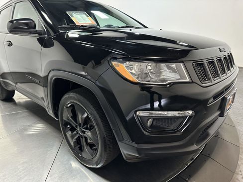 Used 2019 Jeep Compass Latitude AWD/4WD image 3