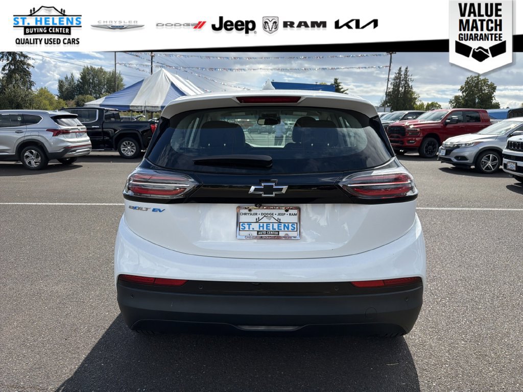 Used 2022 Chevrolet Bolt LT w/ Infotainment Package FWD image 5