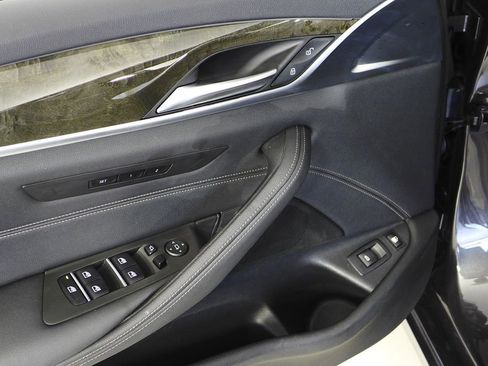 Certified 2023 BMW 530e w/ Convenience Package image 12