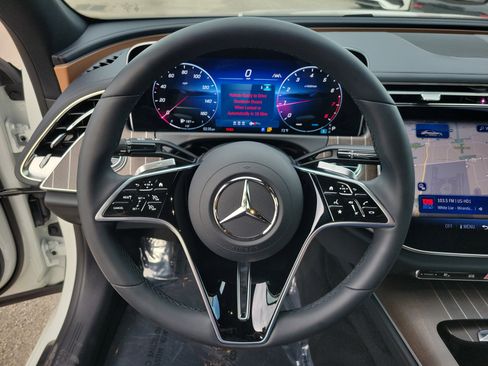 Used 2024 Mercedes-Benz E 350 4MATIC Sedan image 29