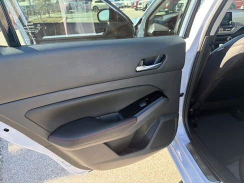 Certified 2025 Nissan Altima 2.5 SR image 19