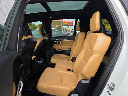 Used 2017 Volvo XC90 T6 Momentum w/ Vision Package image 11