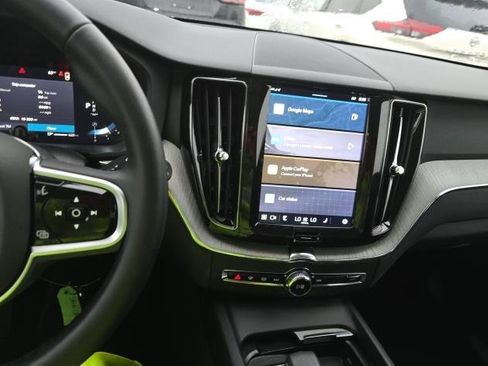 Used 2025 Volvo XC60 B5 Plus image 8