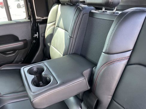 Used 2024 Jeep Gladiator Rubicon image 38