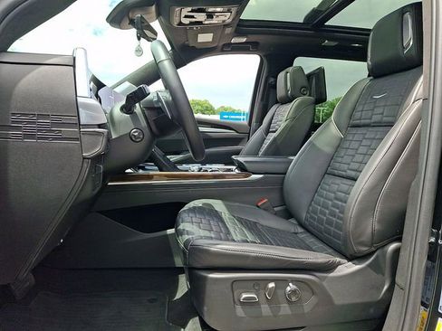 Certified 2025 Cadillac Escalade Sport Platinum w/ LPO, Floor Liner Package AWD/4WD image 13