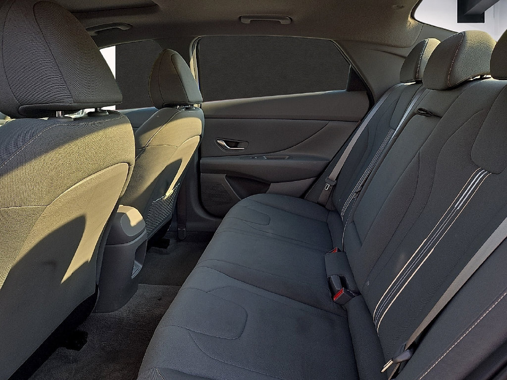 Used 2025 Hyundai Elantra SEL FWD image 9