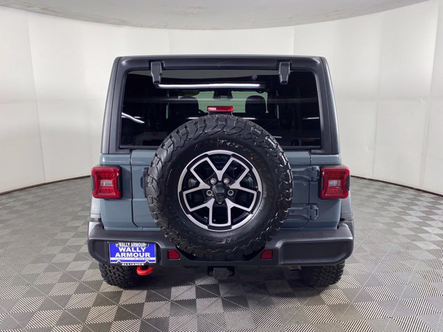 Used 2025 Jeep Wrangler Unlimited Rubicon w/ Convenience Group AWD/4WD image 8