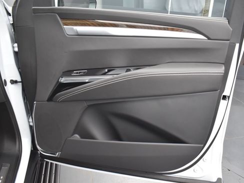 Certified 2026 Cadillac Escalade Platinum Sport w/ LPO, ONYX Package AWD/4WD image 39
