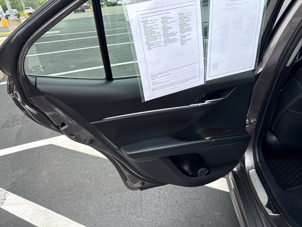 Used 2024 Toyota Camry SE FWD image 14