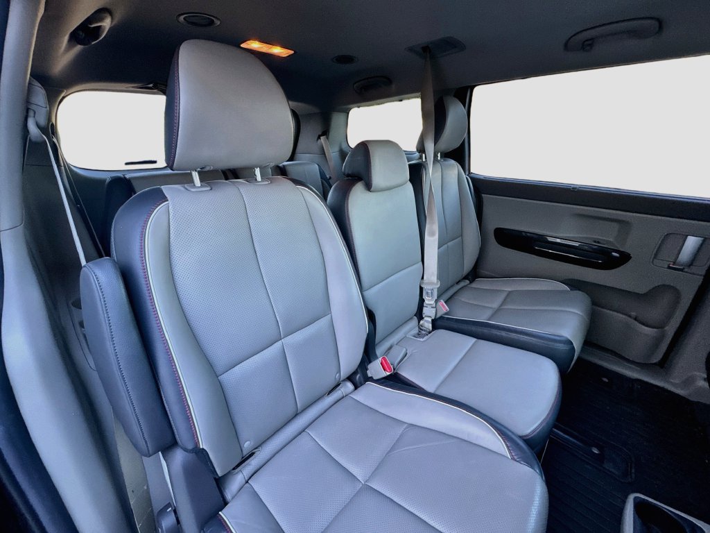 Used 2018 Kia Sedona SX FWD image 27