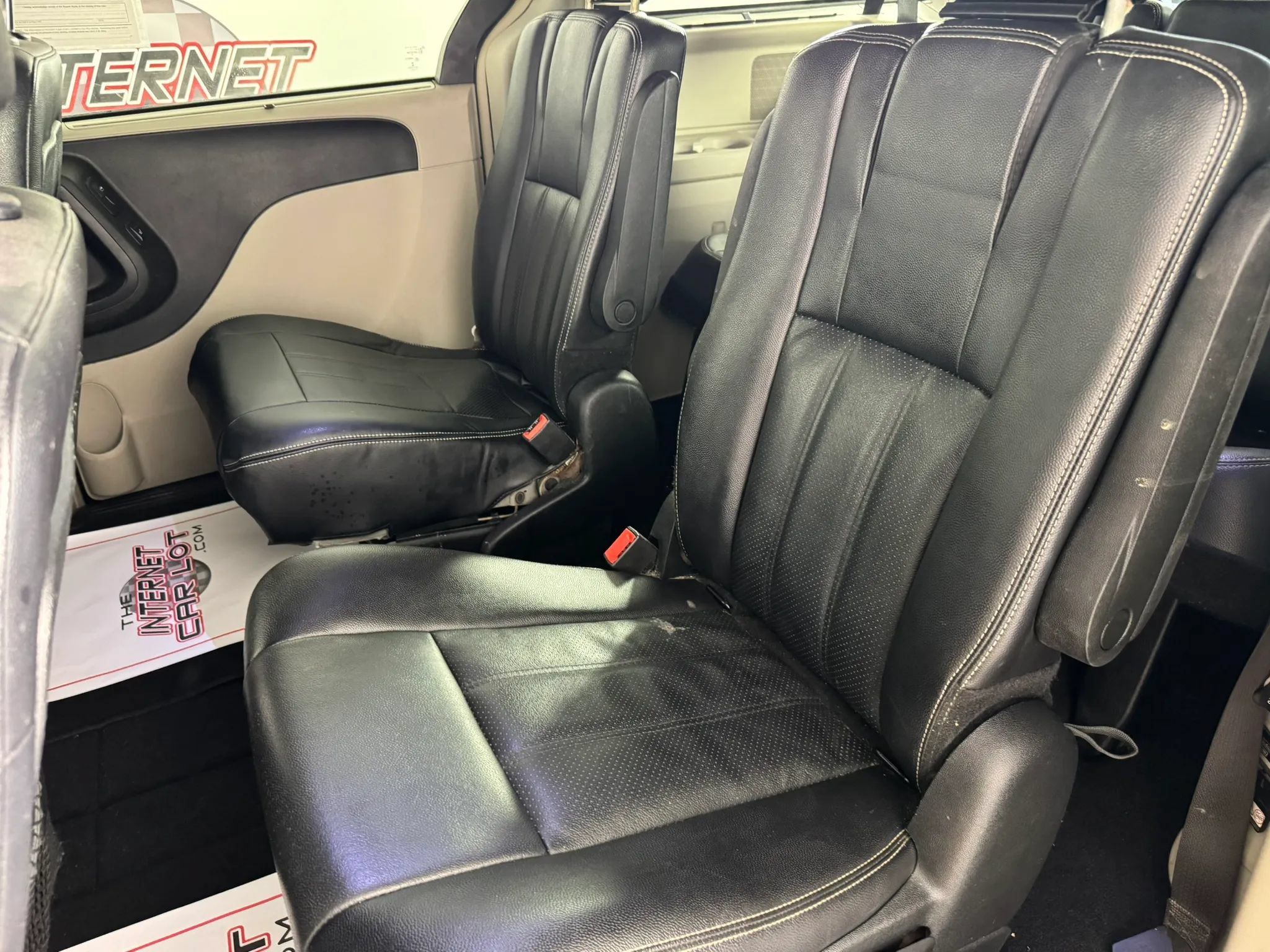 Used 2014 Chrysler Town & Country Touring-L w/ Driver Convenience Group FWD image 33