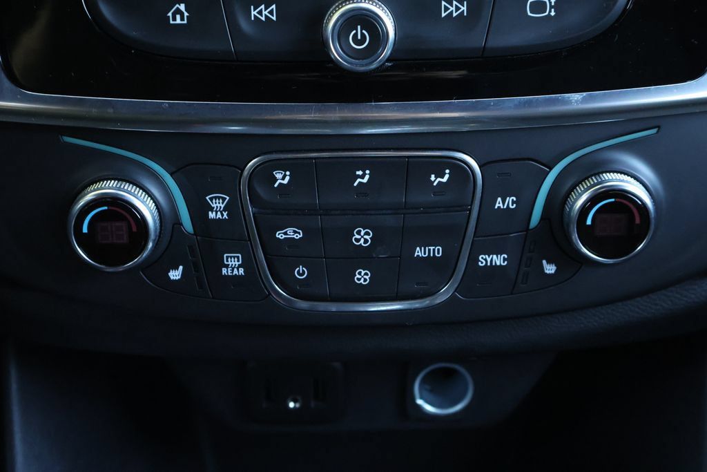 Certified 2023 Chevrolet Traverse LT FWD image 20