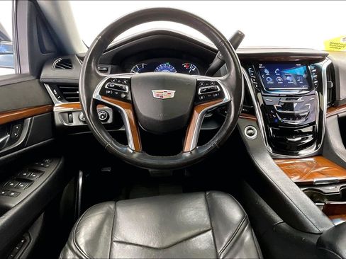 Used 2017 Cadillac Escalade Luxury image 4