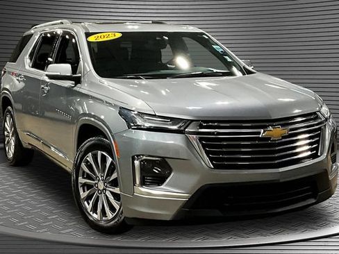 Used 2023 Chevrolet Traverse Premier FWD image 3