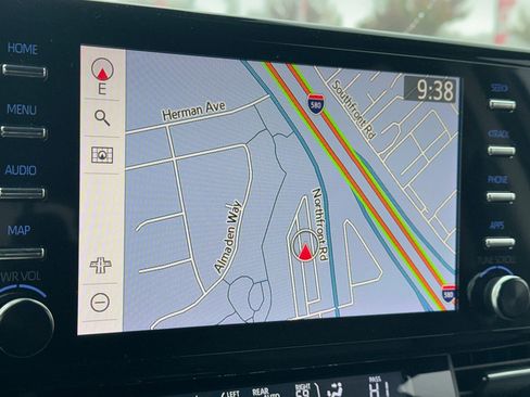 Used 2023 Toyota Sienna Platinum image 42