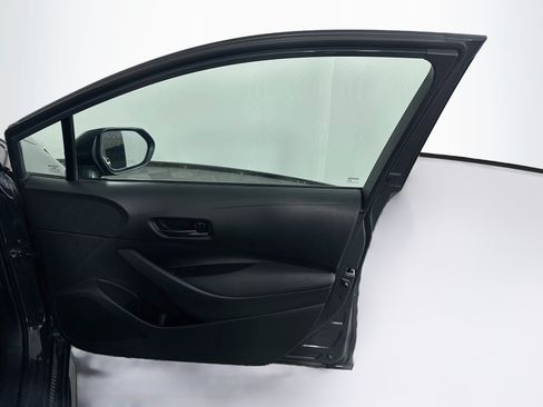 Used 2025 Toyota Corolla LE FWD image 31