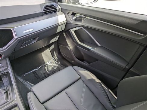 Used 2025 Audi Q3 2.0T Premium image 15