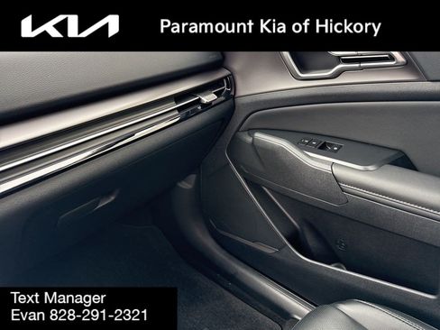 Used 2026 Kia Sportage EX FWD image 28