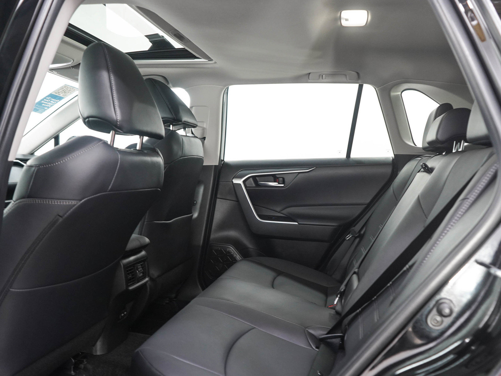 Used 2022 Toyota RAV4 XLE Premium FWD image 15