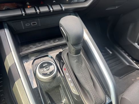 Used 2024 Chevrolet Colorado Trail Boss w/ Technology Package image 16