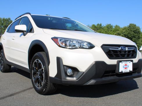 Used 2023 Subaru Crosstrek 2.0i Premium AWD/4WD image 3