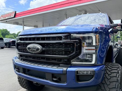 Used 2022 Ford F350 Lariat w/ Black Appearance Package AWD/4WD image 19