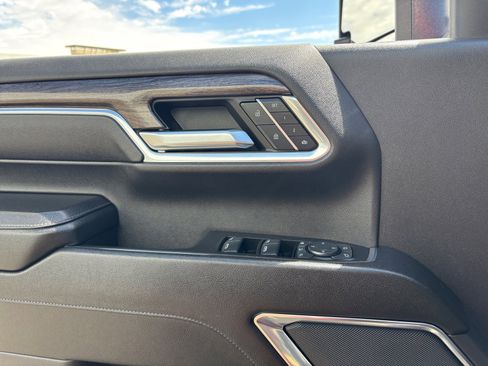 Used 2024 Chevrolet Silverado 2500 LTZ image 16