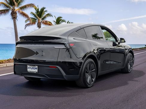 Used 2026 Tesla Model Y 2WD image 5