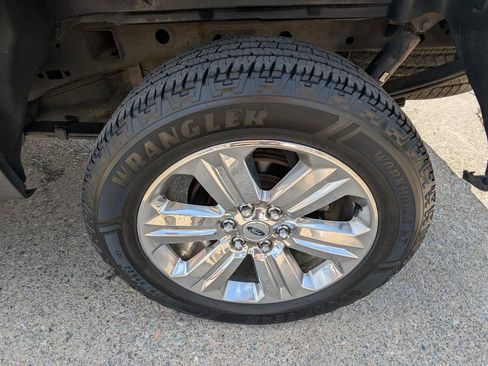 Used 2019 Ford F150 XLT w/ Equipment Group 302A Luxury AWD/4WD image 11