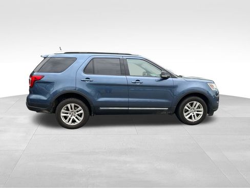 Certified 2019 Ford Explorer XLT w/ Equipment Group 202A AWD/4WD image 3