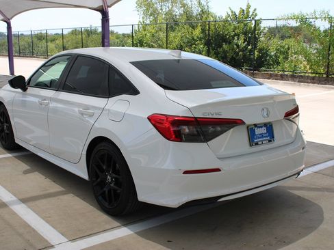 Used 2023 Honda Civic Sport image 3