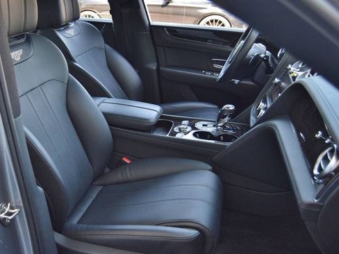 Used 2019 Bentley Bentayga image 23