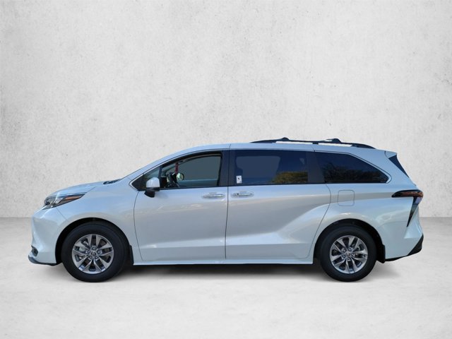 Used 2026 Toyota Sienna XLE FWD image 9