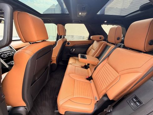 Used 2019 Land Rover Discovery HSE Luxury AWD/4WD image 16