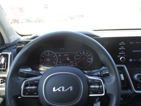 Used 2022 Kia Sorento LX image 17