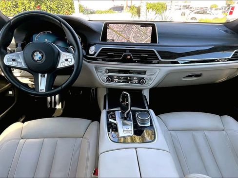 Used 2022 BMW 740i w/ M Sport Package image 15