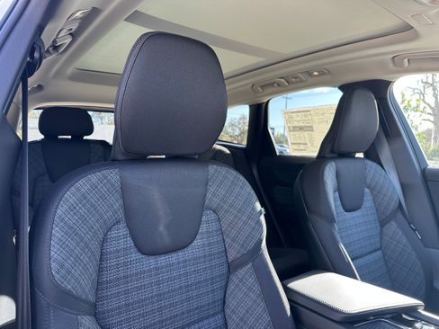 Used 2025 Volvo XC60 B5 Core w/ Protection Package Premier image 9