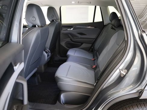 New 2025 Volkswagen Tiguan SE image 34