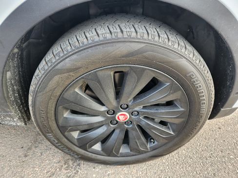 Used 2018 Jaguar E-PACE SE image 19