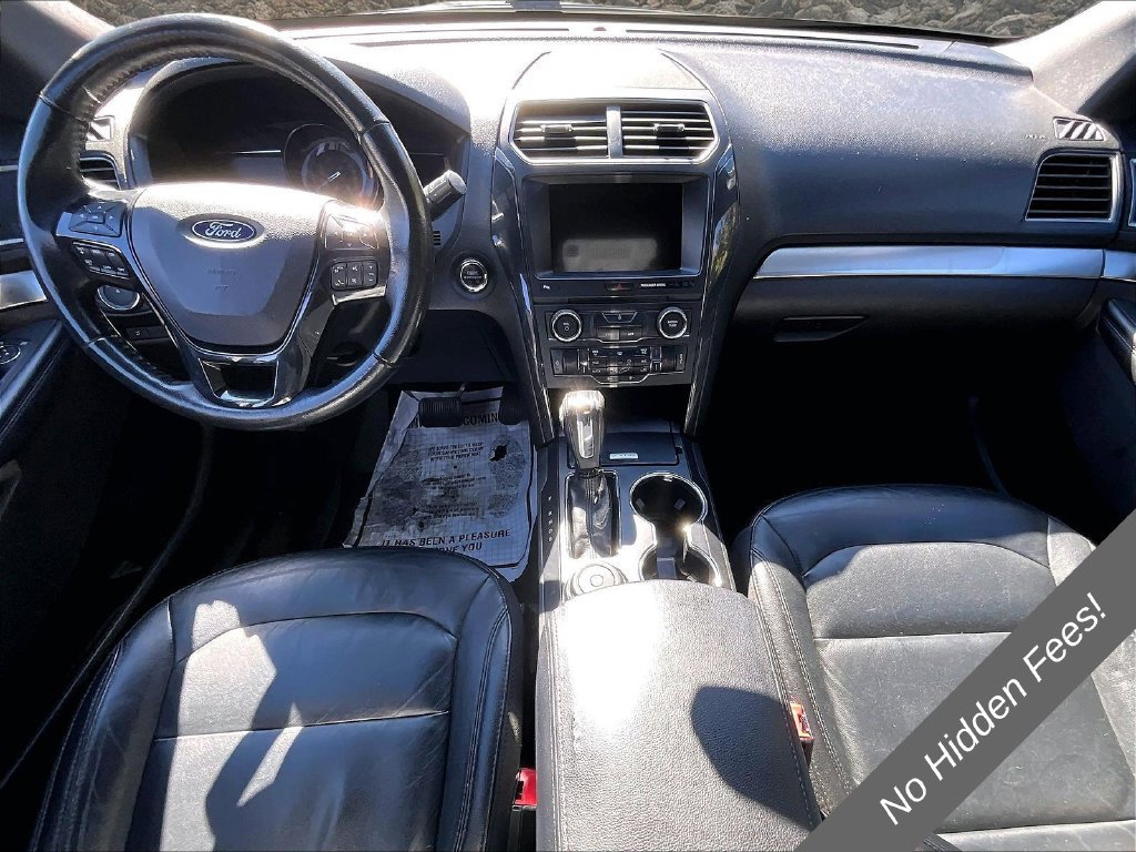 Used 2018 Ford Explorer XLT w/ Equipment Group 202A AWD/4WD image 14