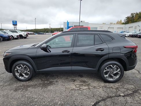 New 2026 Chevrolet Trax LT w/ Driver Confidence Package image 5