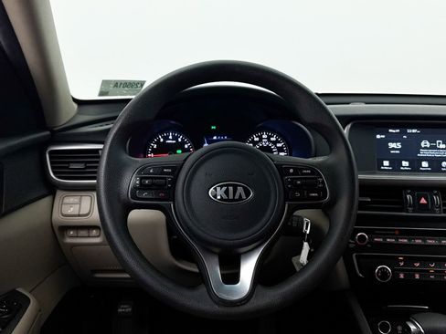 Used 2018 Kia Optima LX w/ 17" Alloy Wheels Package FWD image 3